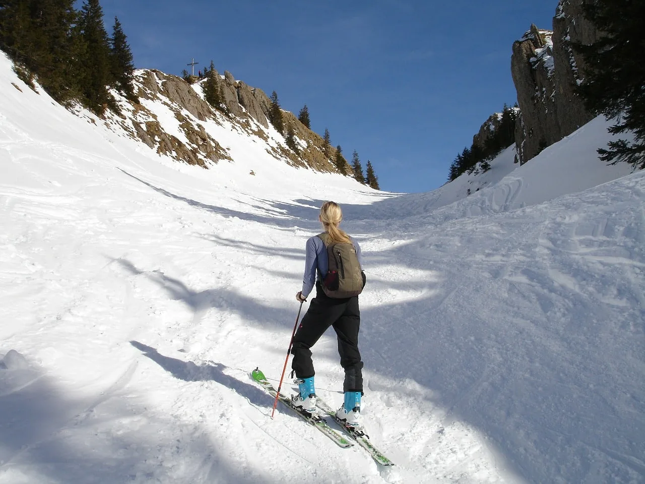 backcountry skiiing, skitouren predecessor, snow trough